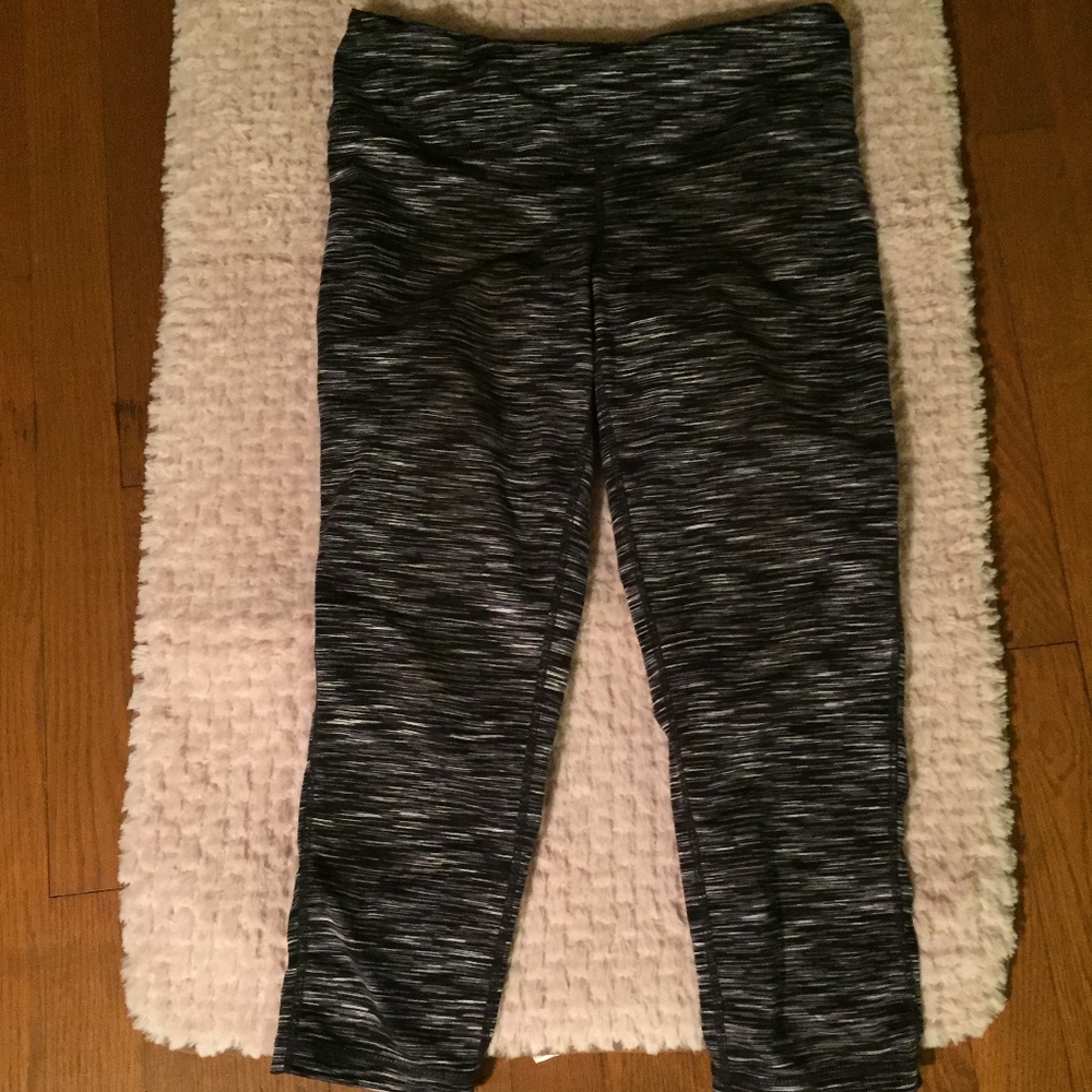 Tangerine Size Medium Black and White Wash Capri